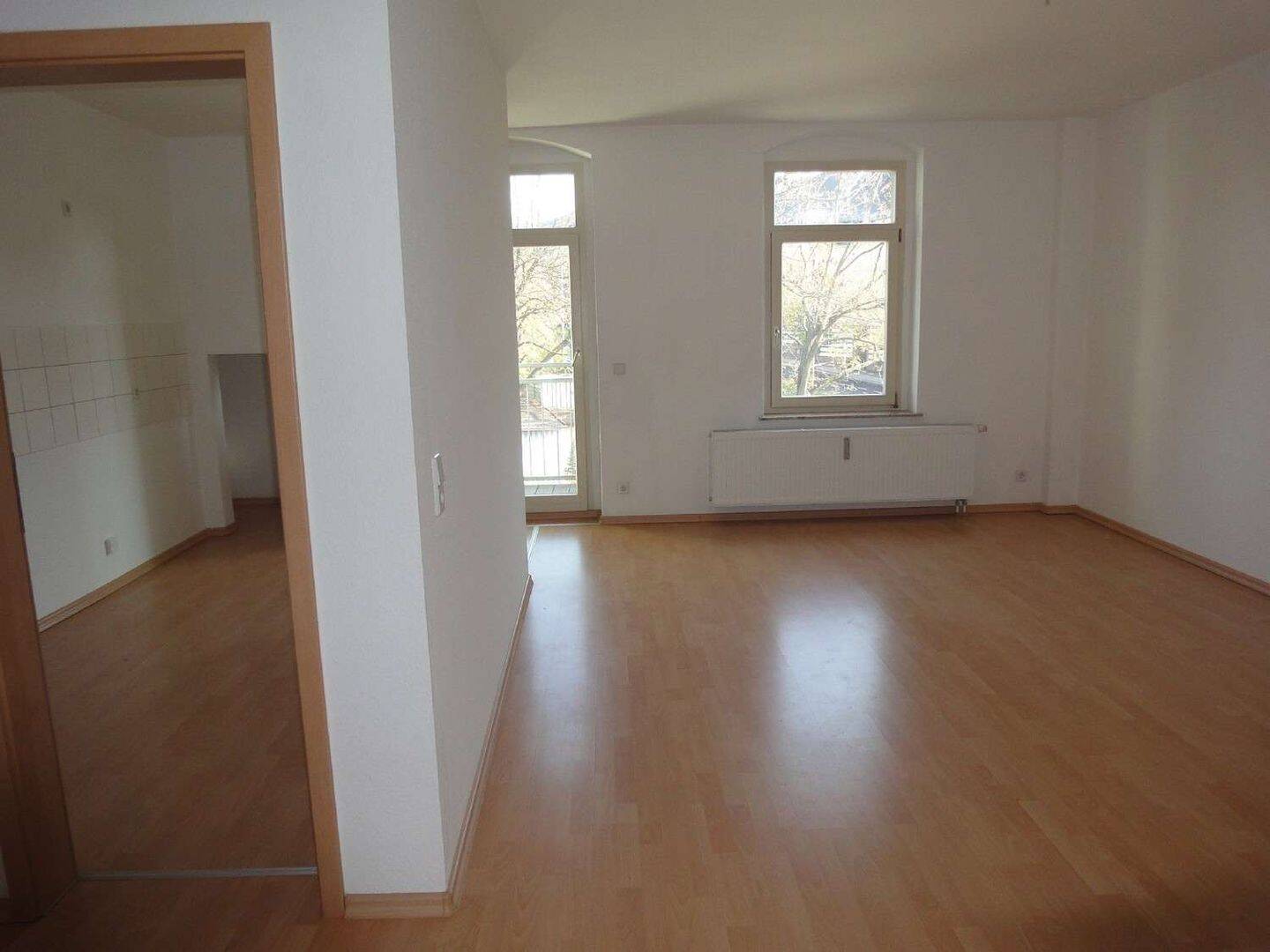 TOP Whg. mit halboffener Küche und Balkon im 2. OG