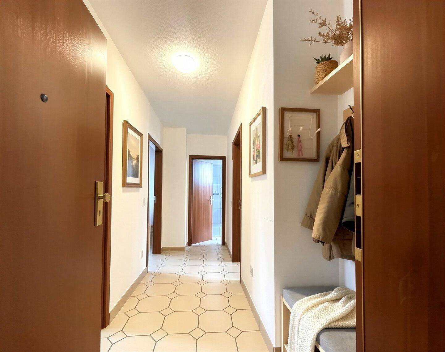 Ein Zuhause mit Weitblick – charmante Dachgeschosswohnung zum Ankommen oder Investieren, 53773 Hennef (Sieg)