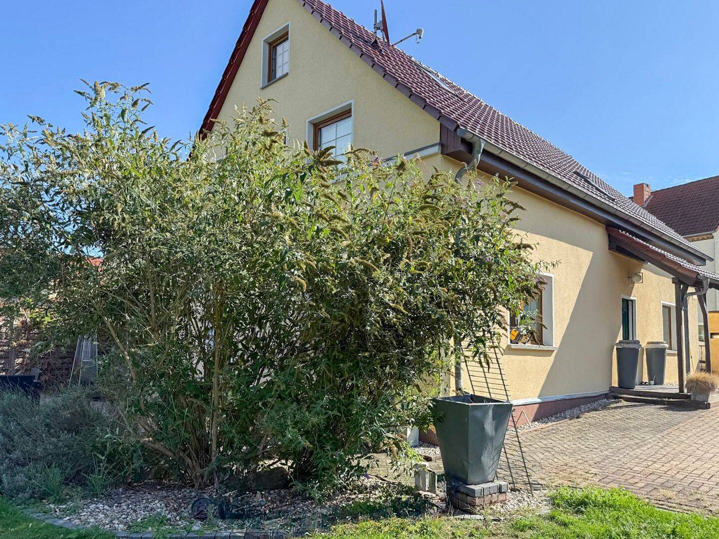 Einfamilienhaus mit Pool | West-Terrasse | Fußbodenheizung | Nebengebäude, 4509 Krostitz