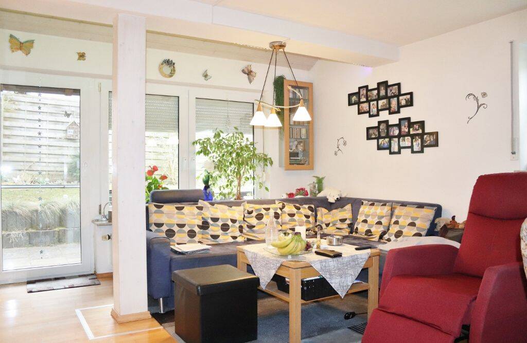 Vermietetes Zweifamilienhaus mit Garage und Aussenstellplätzen in Bad Wurzach mit Ausbaupotential, 88410 Bad Wurzach