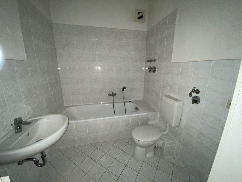 image-72310833
