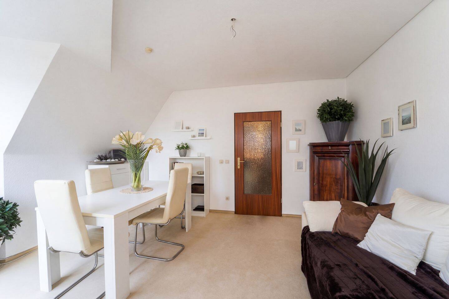 Gemütliche 2-Zimmer-Wohnung mit Loggia, TG-Stellplatz und grünem Ausblick, 22926 Ahrensburg