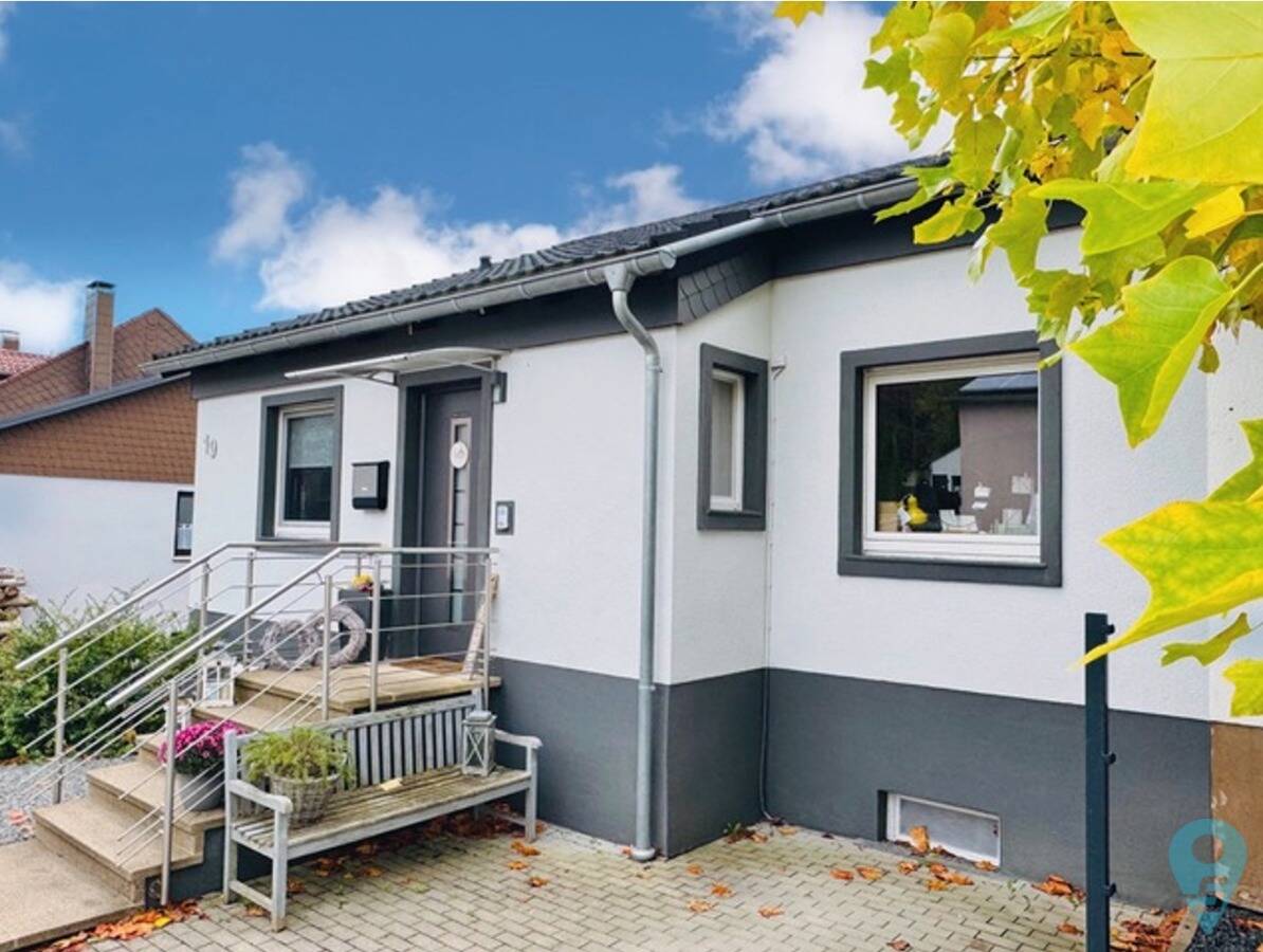 Ankommen & Genießen: Modernisierte Doppelhaushälfte mit Garage u. Stellplatz in Bexbach-Frankenholz, 66450 Bexbach