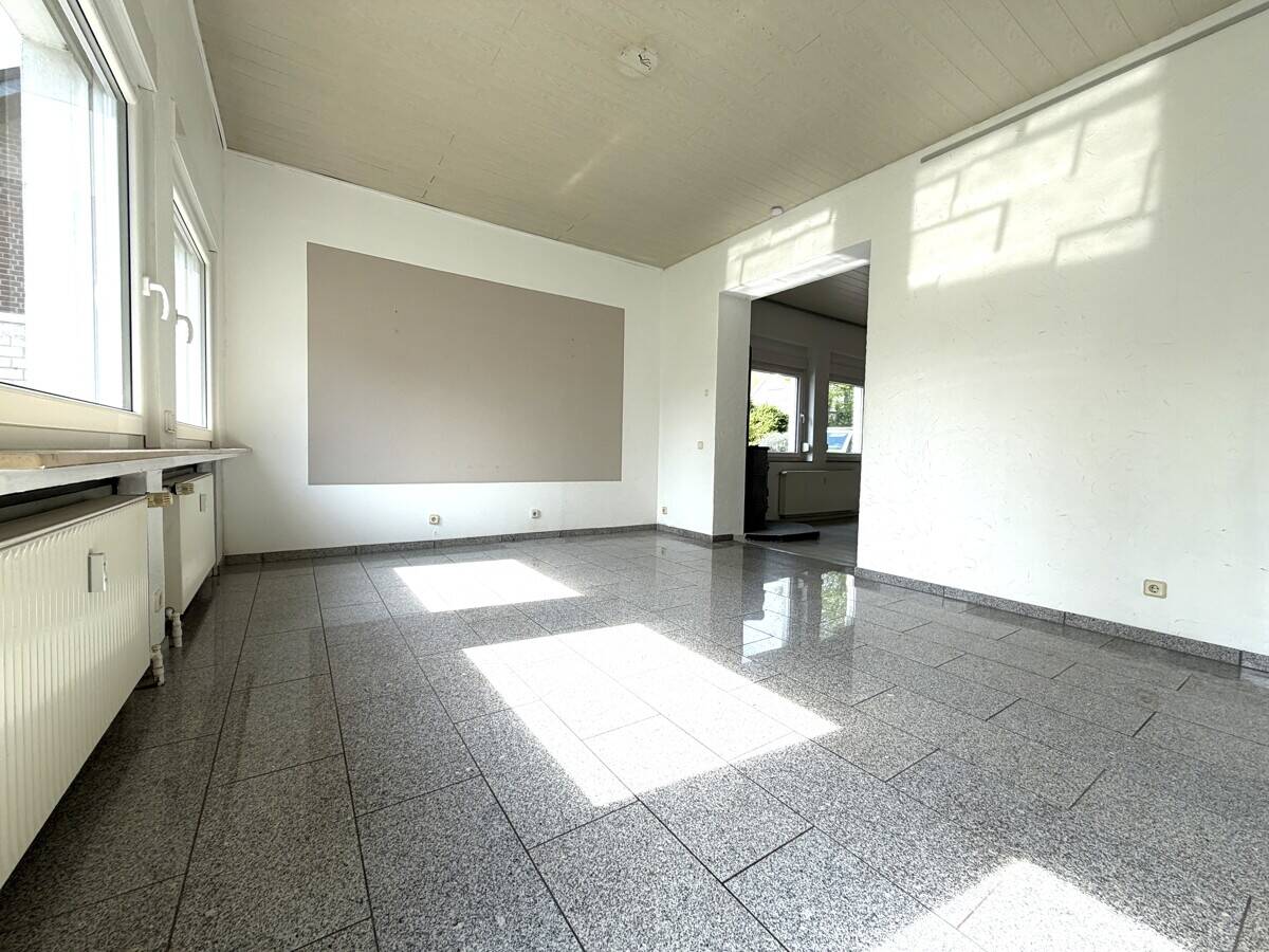 ++ HELLE ERDGESCHOSSWOHNUNG MIT GARTEN ++ – 42699 Solingen – Vorschaubild 3