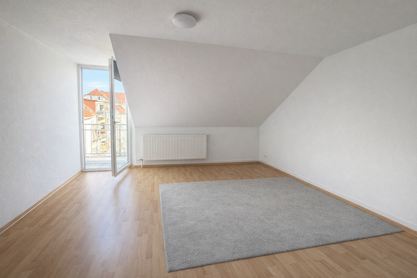 Frei werdende Maisonette-Wohnung in Schleußig mit Balkon