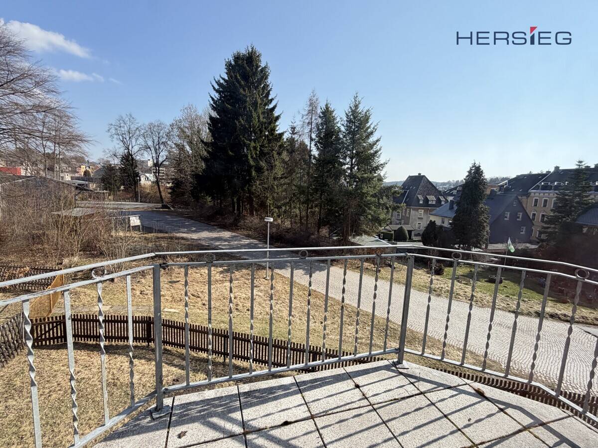Solides Mehrfamilienhaus mit ehemaligen Geschäftsgebäude, 9468 Geyer