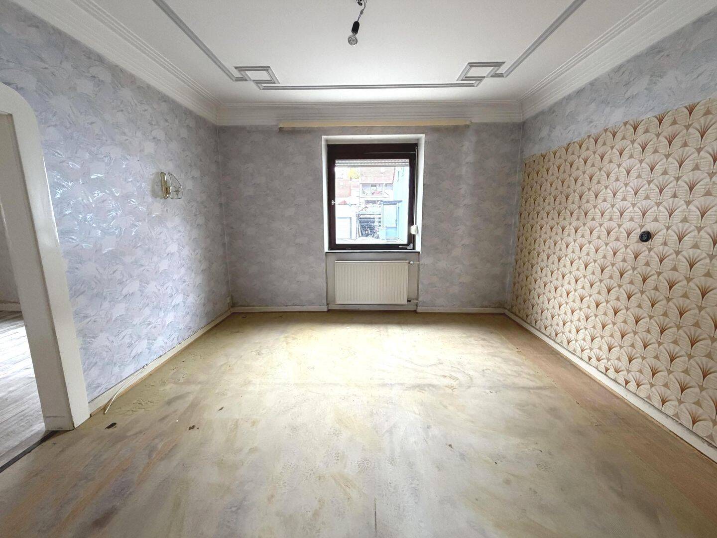 Doppelhaushälfte mit großem Entwicklungspotenzial in Elversberg, 66583 Spiesen-Elversberg