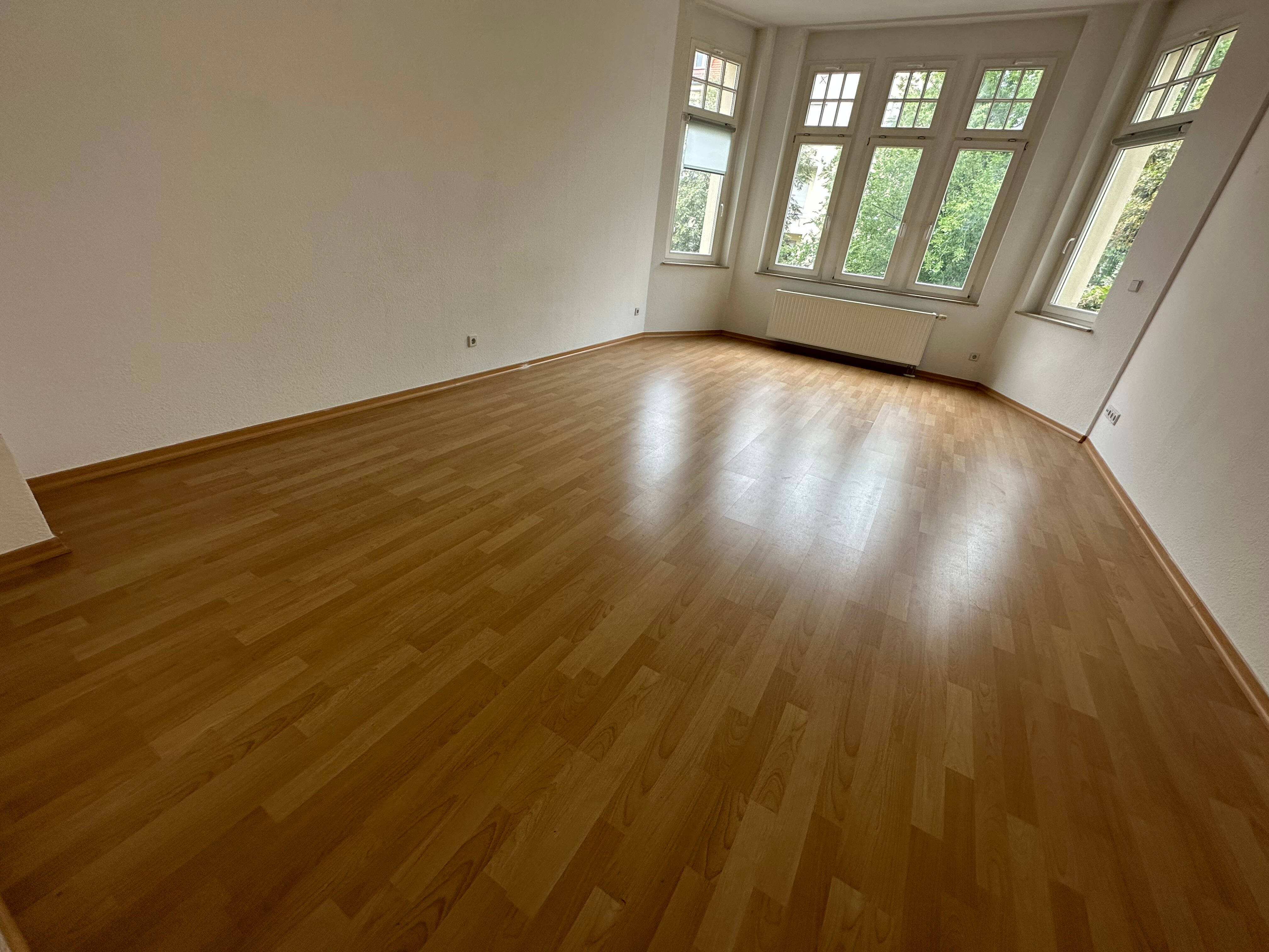 3.OG mit Aufzug / EBK*** / Balkon / Dusche + Wanne ! Frei ab 1.8.26