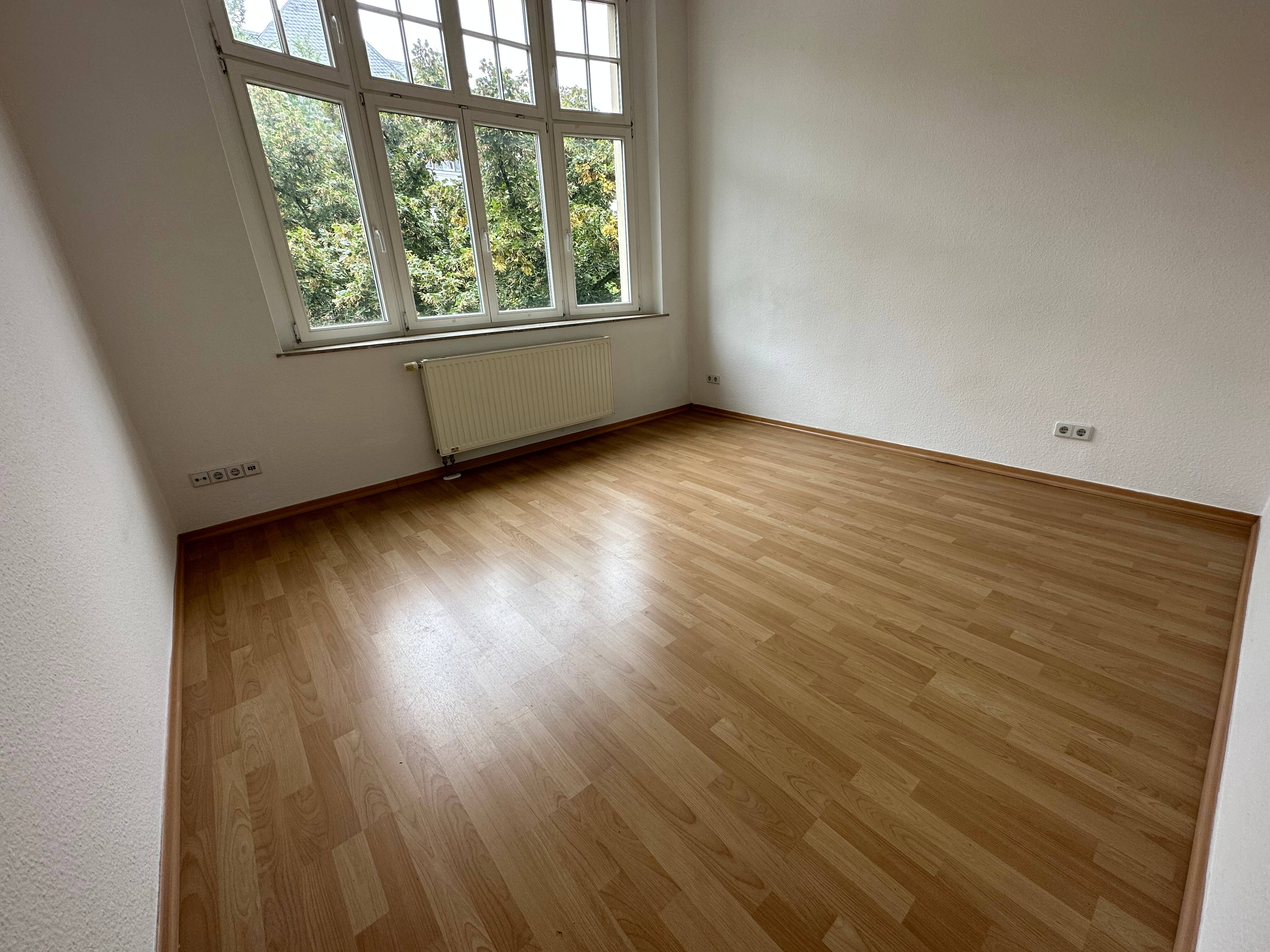 3.OG mit Aufzug / EBK*** / Balkon / Dusche + Wanne ! Frei ab 1.8.26 – Chemnitz – Vorschaubild 3