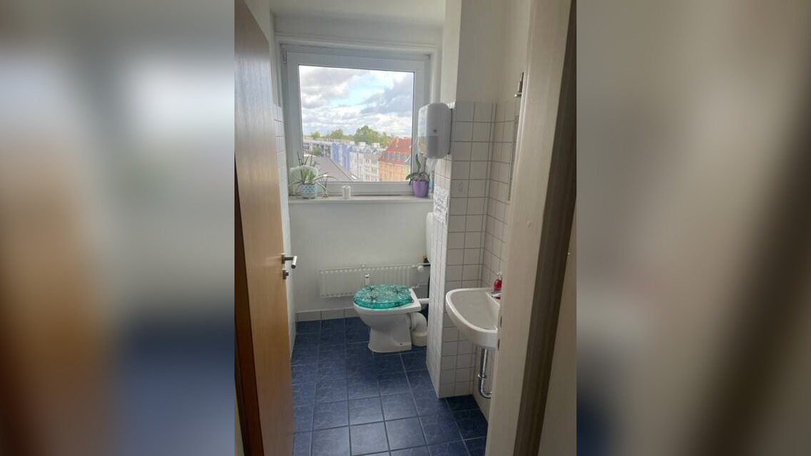 Attraktive 4-Zimmer-Wohnung mit zwei Balkonen und Weitblick in Karlsruhe-Mühlburg, 76185 Karlsruhe