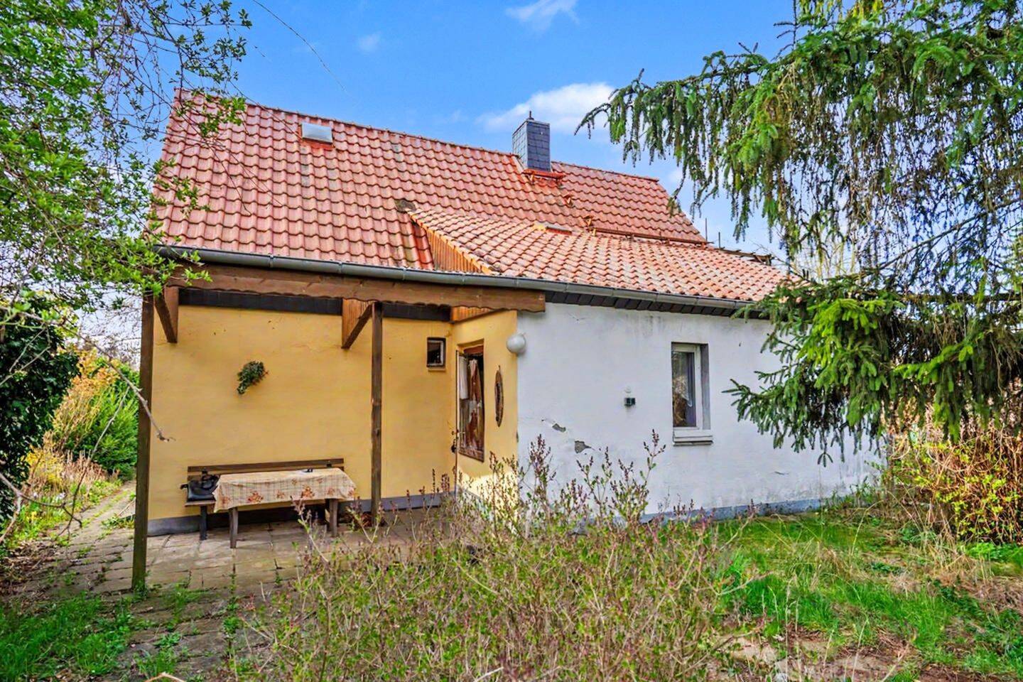 Ihr eigenes Zuhause: Grundstück mit Einfamilienhaus in der Gottfried-Keller-Siedlung in Halle, 6118 Halle (Saale)