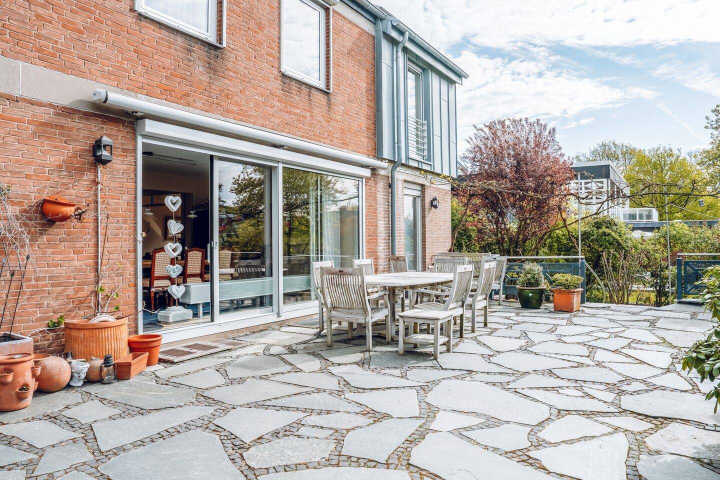 Modernisiertes freistehendes Einfamilienhaus mit 8 Zimmern und Gartenidylle in Leverkusen, 51379 Leverkusen (Opladen)