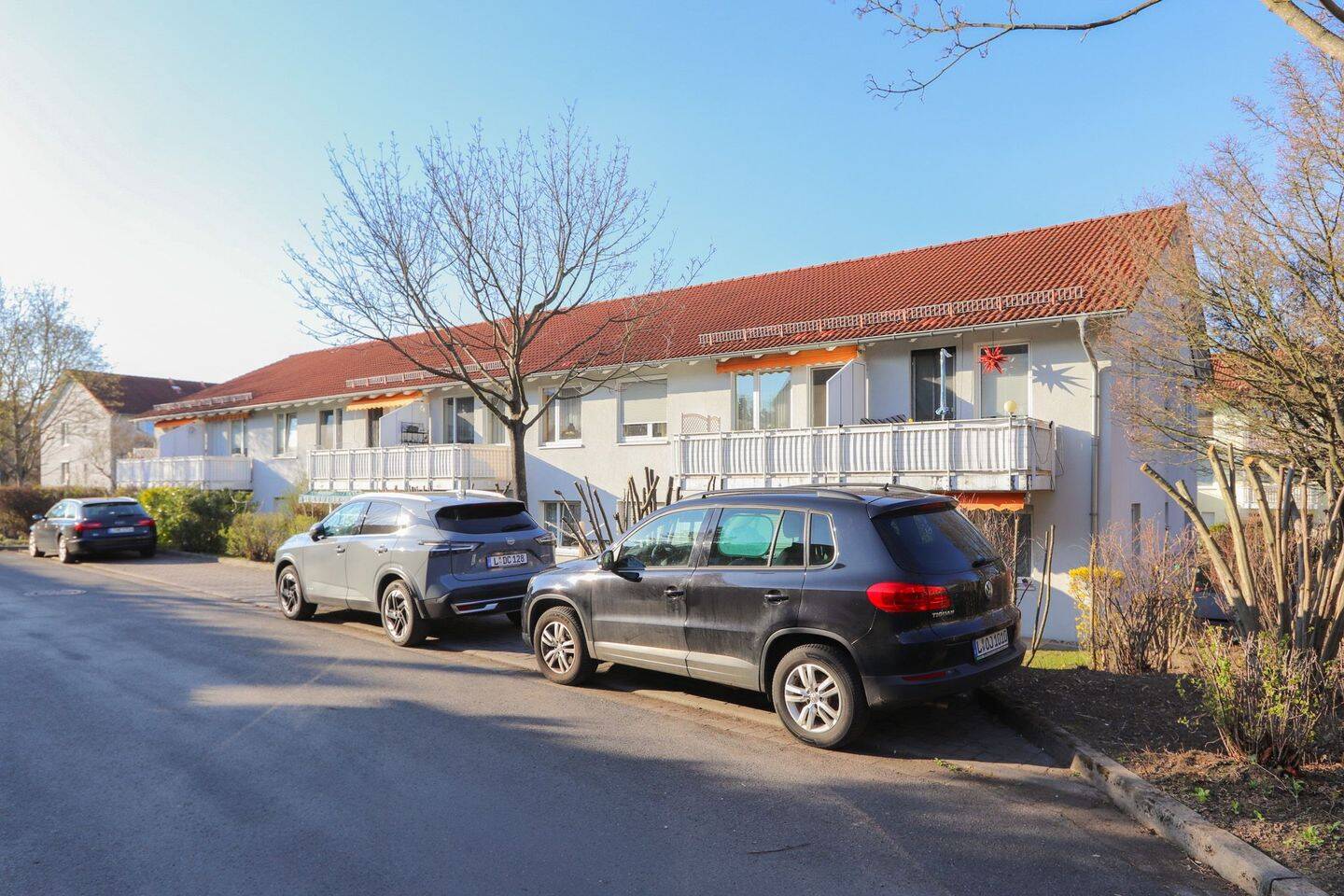 +++ Grüne, ruhige Siedlungslage! – Gepflegte 3-Zimmer-Wohnung mit Süd-Balkon und TG-Stellplatz +++