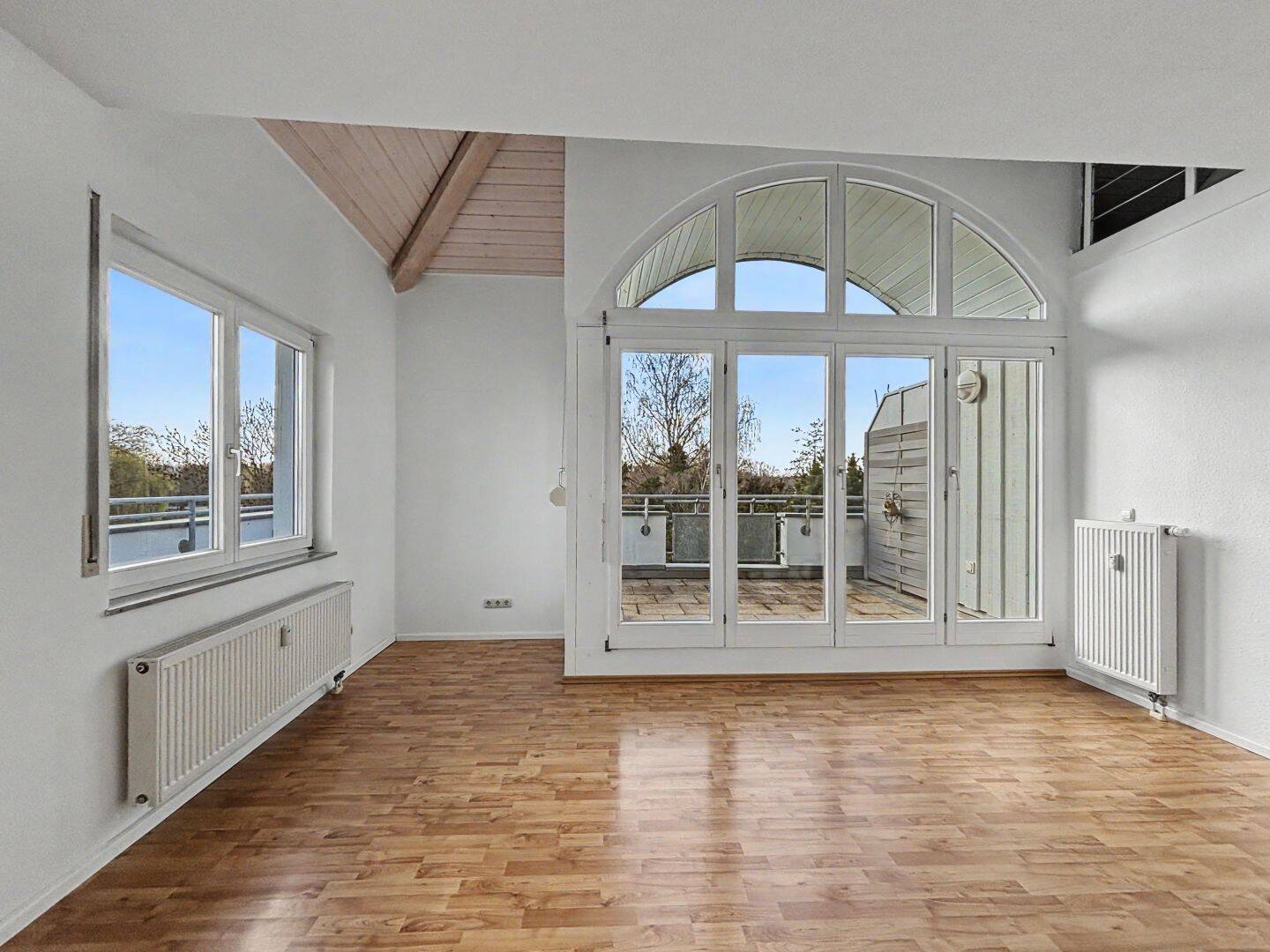 2-Zimmer-Penthouse-Wohnung mit Galerie in Toplage von Borna mit Seeblick und umlaufender Terrasse, 4552 Borna