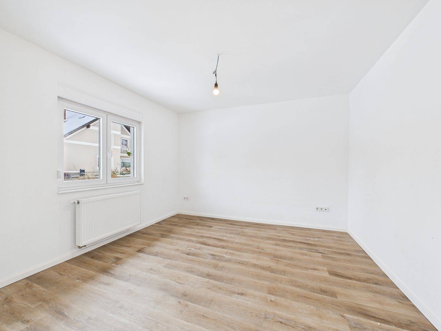Letzte Chance – Großzügiges Modernisiertes Reihenmittelhaus mit 6 Zimmern in familiärer Lage!, 92224 Amberg