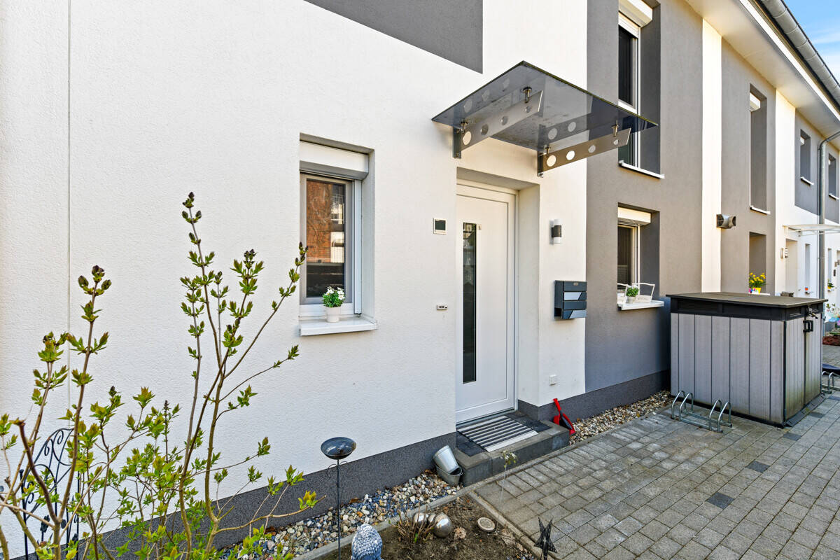 Neuwertiges modernes Townhouse in KFW 40 Standard A+ mit hübscher Terrasse und 2 Stellplätzen, 23866 Nahe
