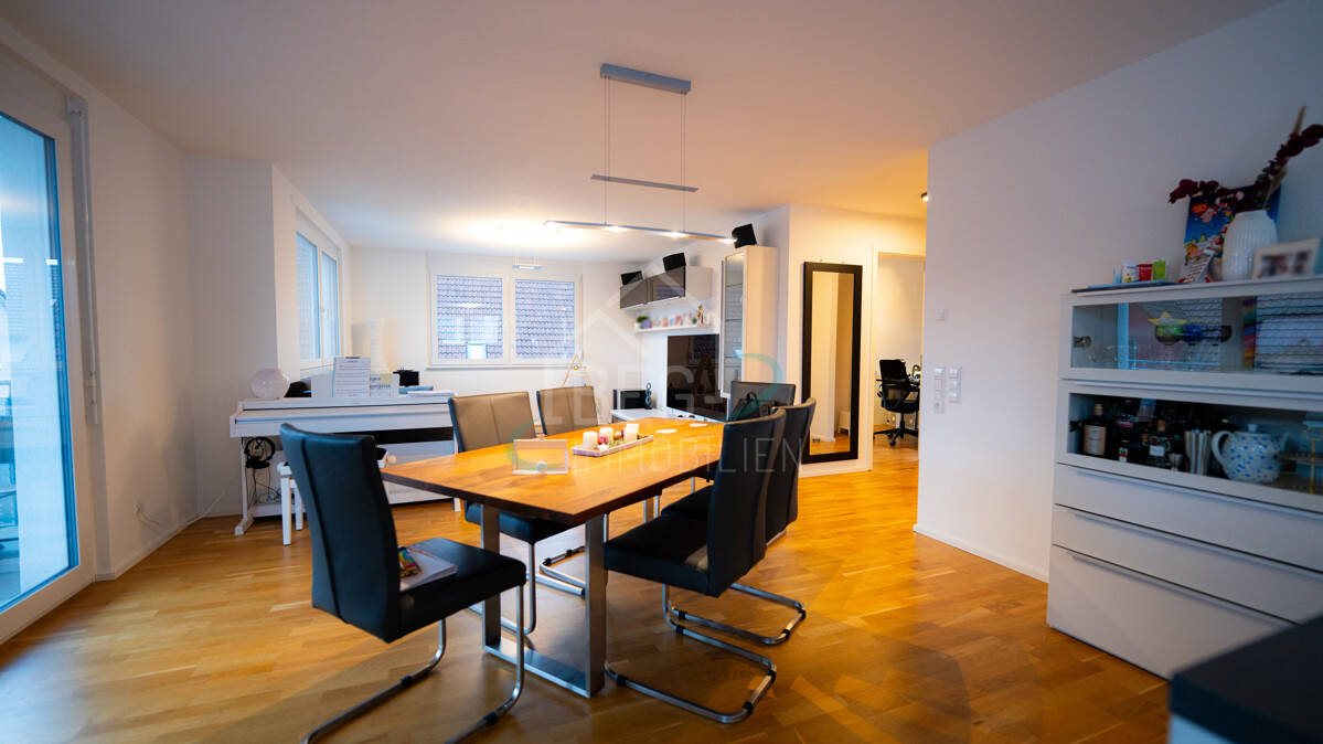 Stilvolle 4-Zimmer-Wohnung mit Balkon, Carport und hochwertigem Design, 74232 Abstatt