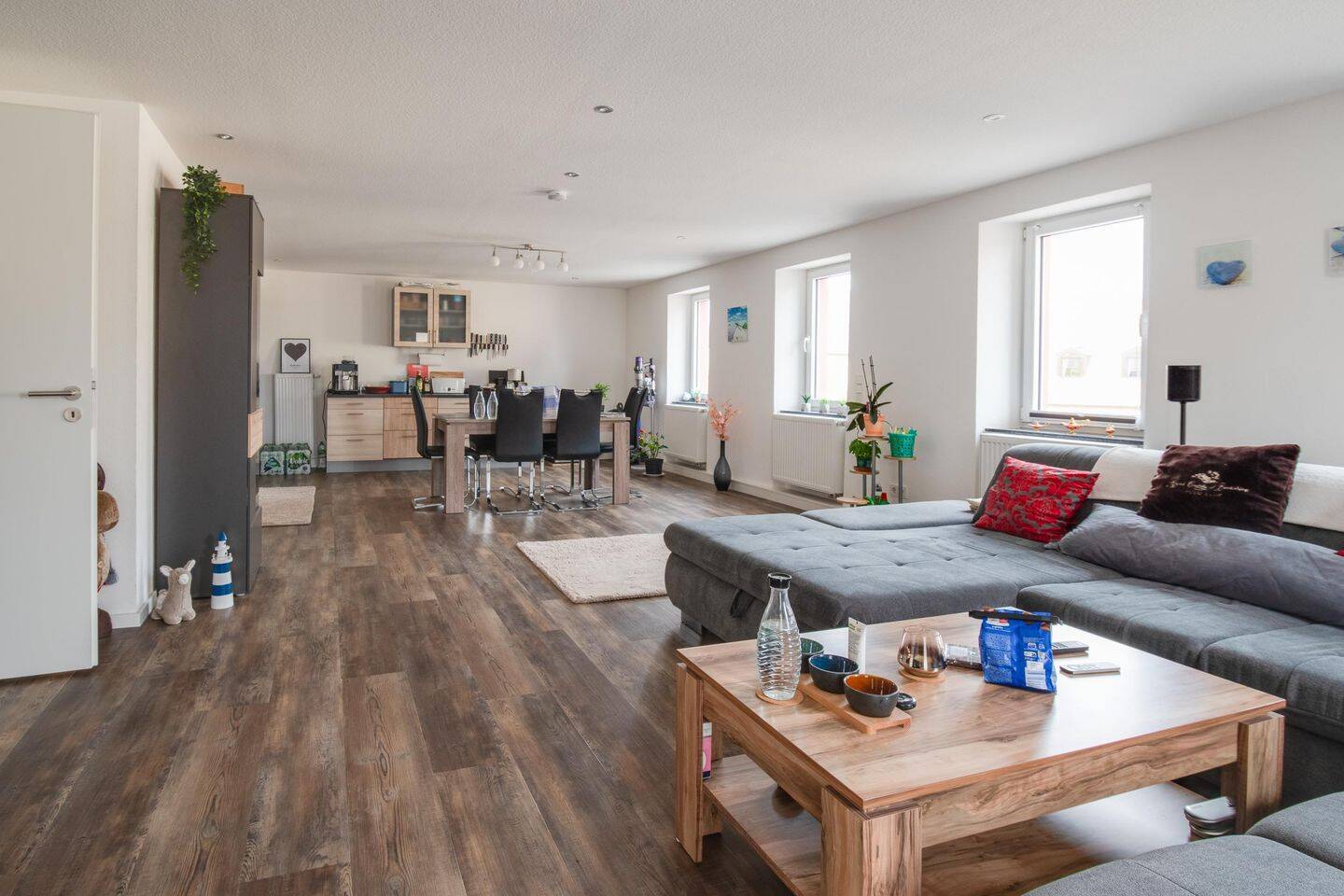Großzügig & stilvoll wohnen – 4-Zimmerwohnung mit Balkon und besonderem Charakter, 97506 Grafenrheinfeld