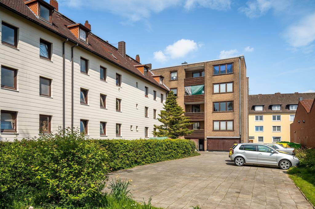 Renovierte 2 Zimmer Dachgeschosswohnung ab sofort!, 27570 Bremerhaven (Geestemünde)