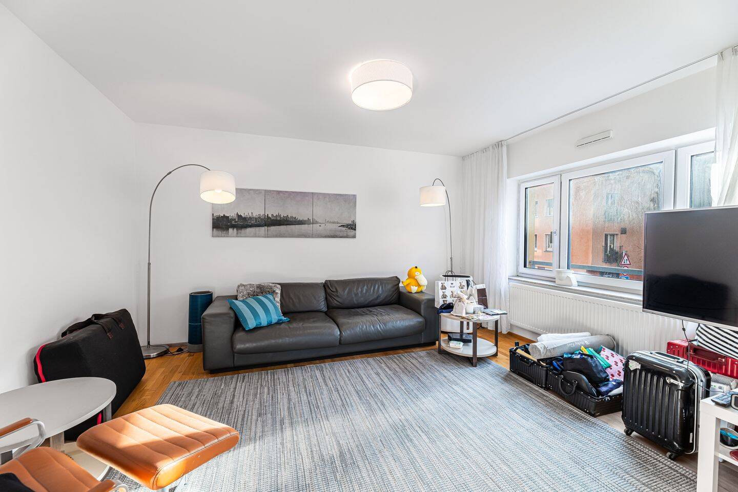 HEGERICH: Modernes, möbliertes Wohnen: 2 Zimmer, offener Wohnbereich, Balkon im zentralen Nürnberg