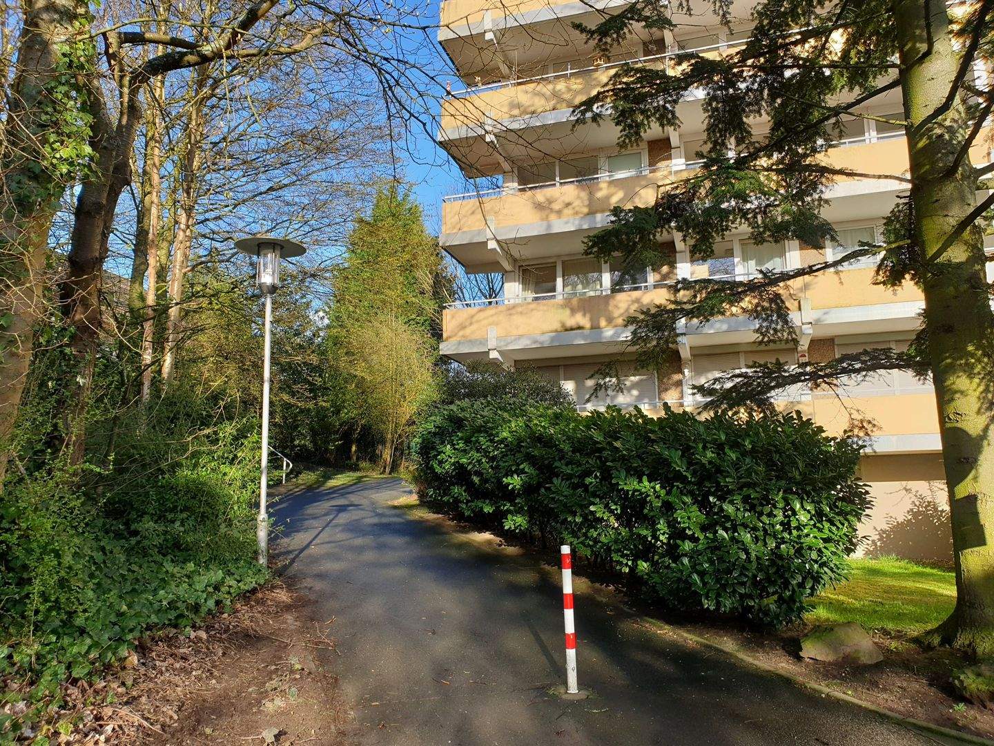 Attraktive Eigentumswohnung mit Riesenbalkon und bodentiefen Fenstern!, 51429 Bergisch Gladbach