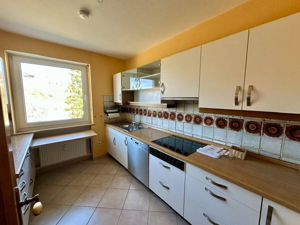 Sonnige Etagenwohnung in Bad Steben mit geschlossenem Balkon und Einbauküche, 95138 Bad Steben