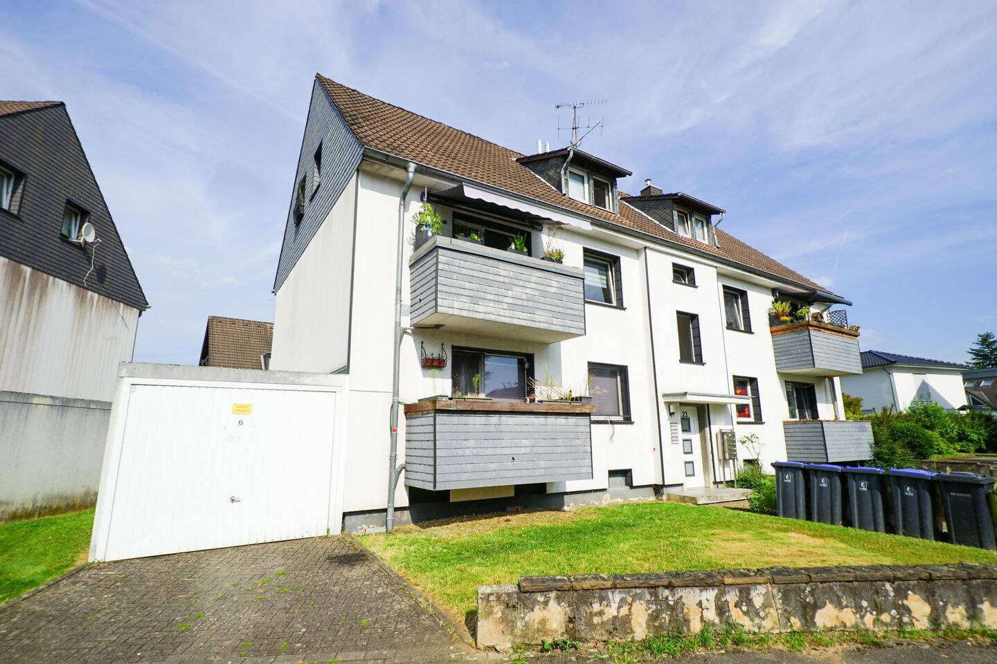 6-Familienhaus mit Baugrundstück und 6 Garagen in Ruhiglage von Bergisch Gladbach Schildgen, 51467 Bergisch Gladbach (Dünnwald)