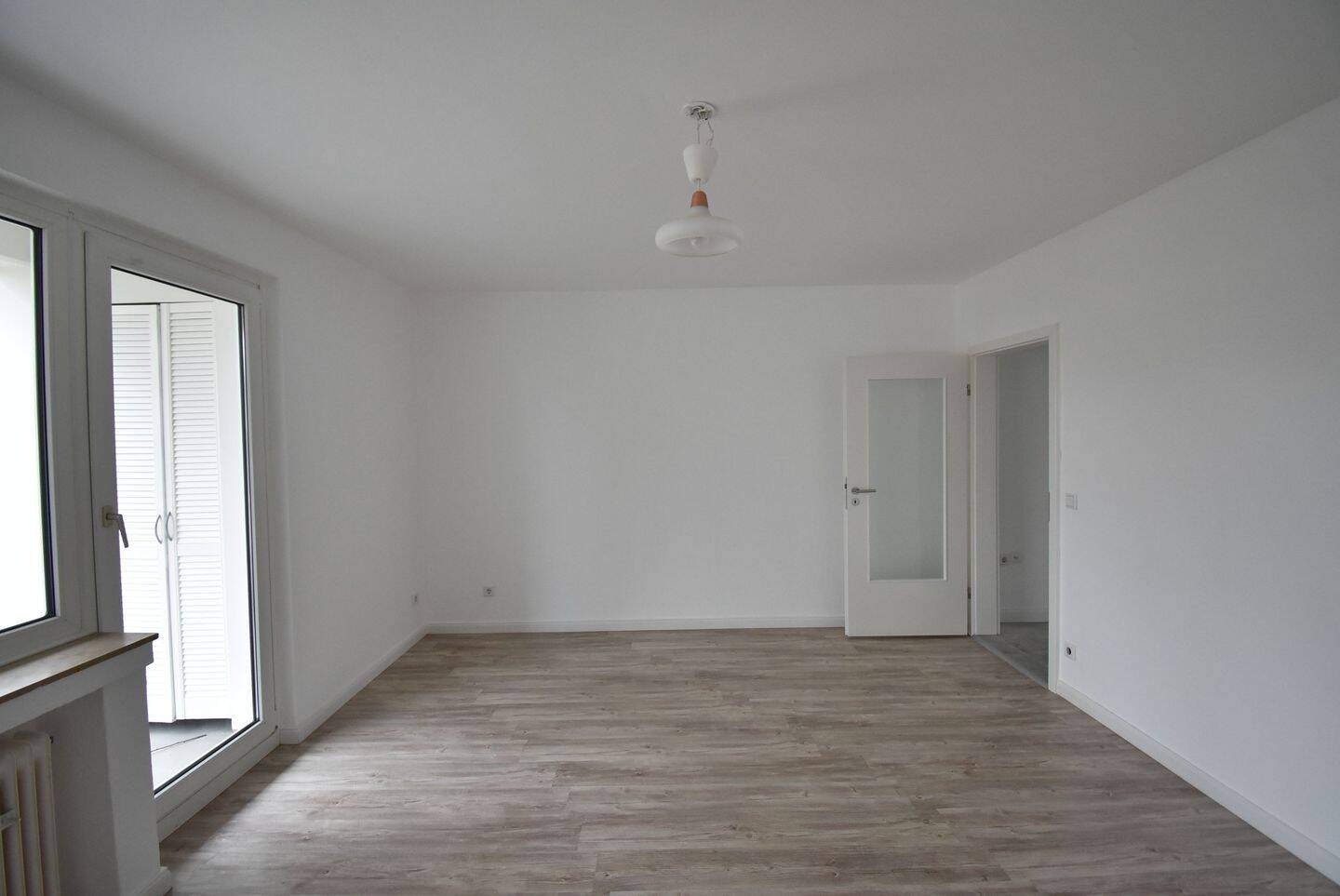 Ruhiges Wohnen! Renovierte 2-Zimmer-Wohnung mit Balkon