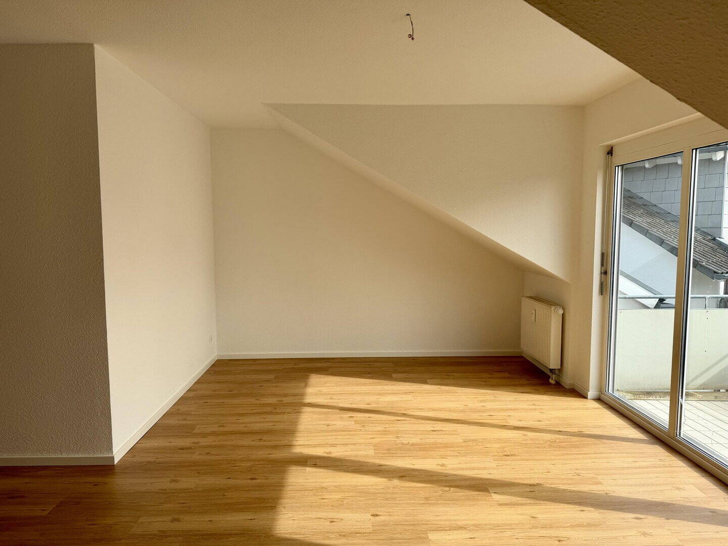 Frisch renovierte 2,5-Zi.-DG-Wohnung mit Balkon & 2 Stellplätzen – provisionsfrei, 78073 Bad Dürrheim