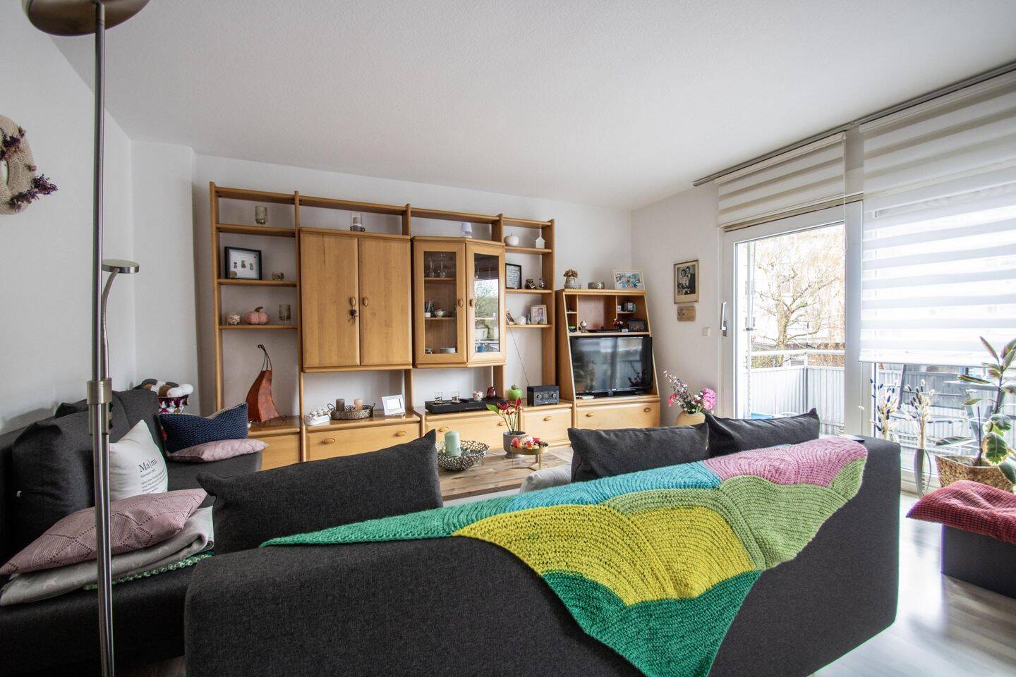 Modernisiert & vollvermietet – Mehrfamilienhaus mit Stellplätzen und Mietsteigerungspotenzial in KR-Cracau, 47799 Krefeld (Bockum Cracau Stadtmitte)