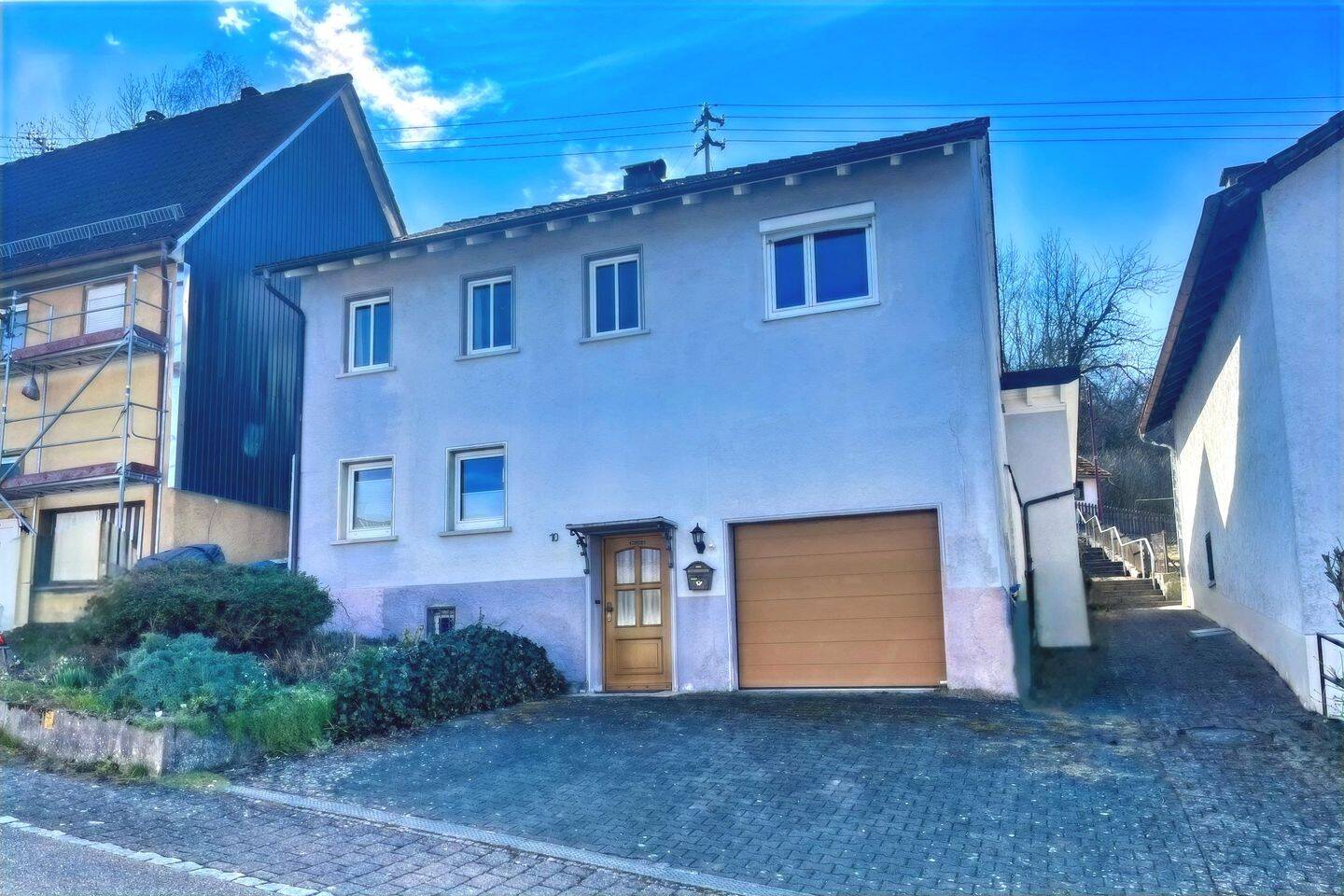 Wohnhaus mit Garage in Frittlingen, 78665 Frittlingen