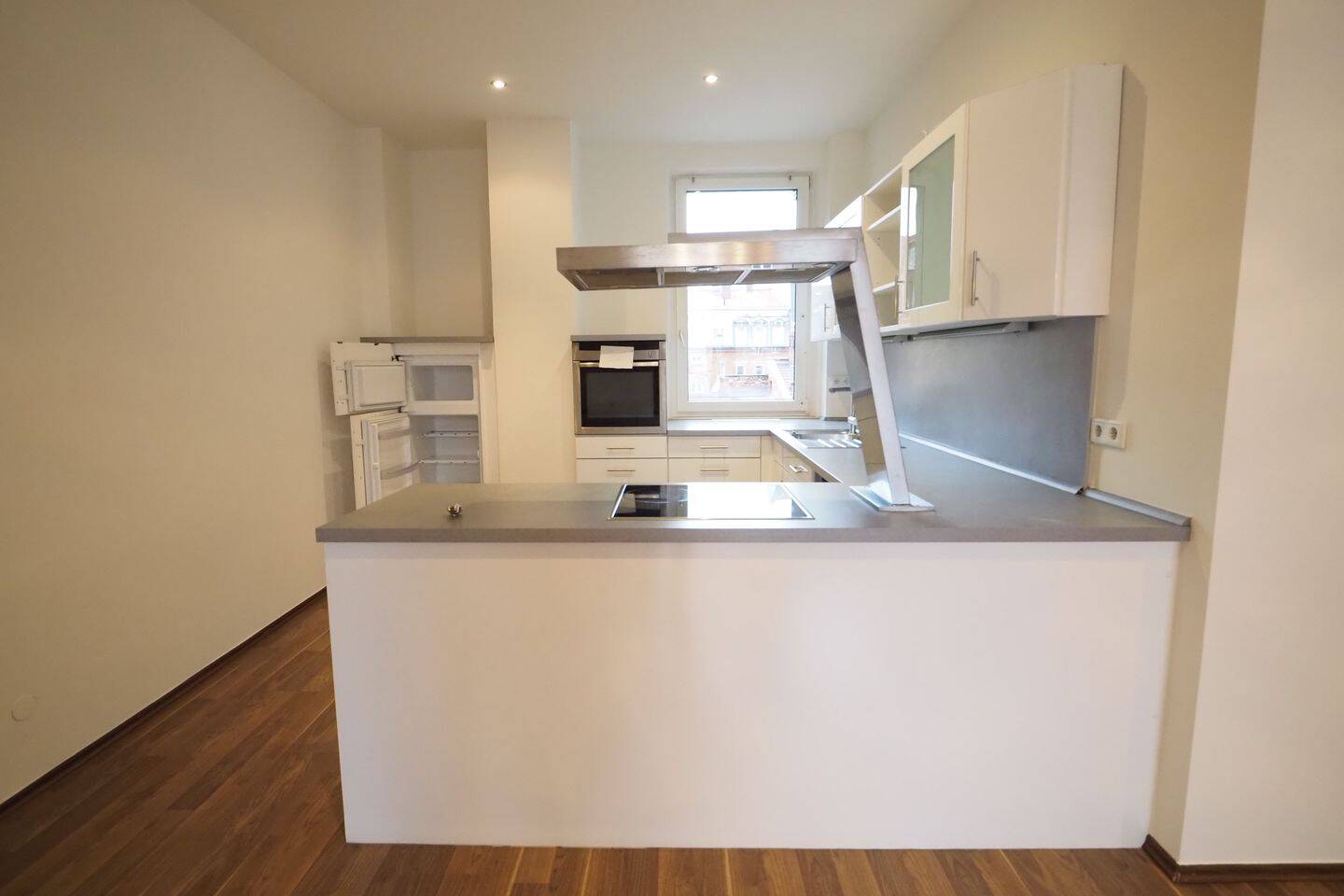 Großzügige, ausgefallene und loftartige 4-Zimmer mit Einbauküche und Balkon in zentrumsnaher Lage in 90429 Nürnberg – Nürnberg – Vorschaubild 4