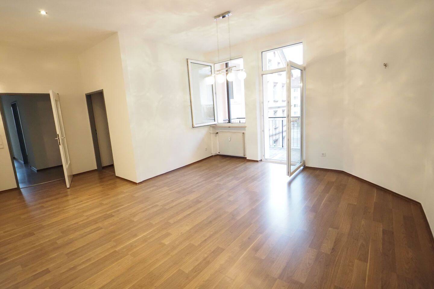 Großzügige, ausgefallene und loftartige 4-Zimmer mit Einbauküche und Balkon in zentrumsnaher Lage in 90429 Nürnberg – Nürnberg – Vorschaubild 7