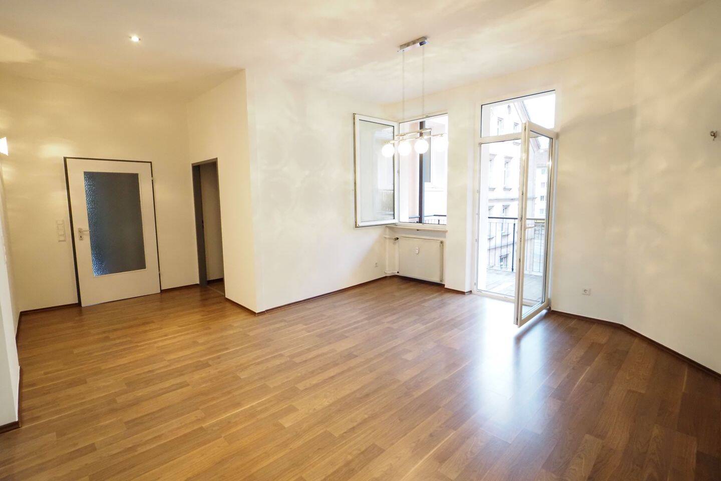 Großzügige, ausgefallene und loftartige 4-Zimmer mit Einbauküche und Balkon in zentrumsnaher Lage in 90429 Nürnberg – Nürnberg – Vorschaubild 8