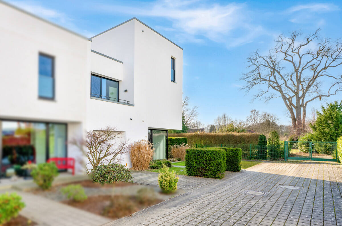 PROVISIONSFREI! Großzügige Stadtvilla in ruhiger Sackgasse mit Garage und traumhafter Dachterrasse