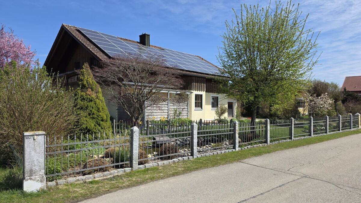 Geborgenheit für die ganze Familie – helles, gepflegtes Einfamilienhaus mit Garten, 94072 Bad Füssing