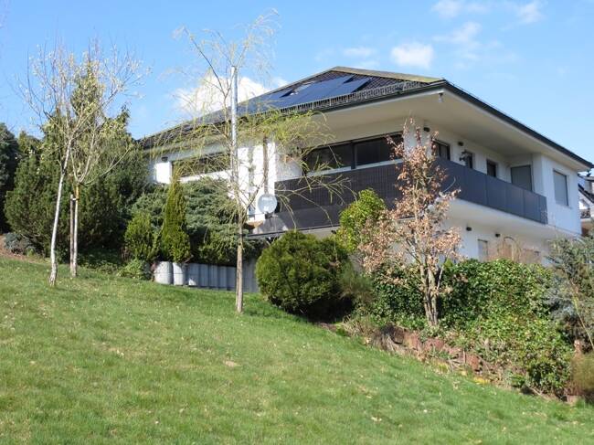 Nachhaltig Wohnen: Autarkes & hochwertiges Wohnhaus mit Einliegerwohnung und Weitblick, 53940 Hellenthal