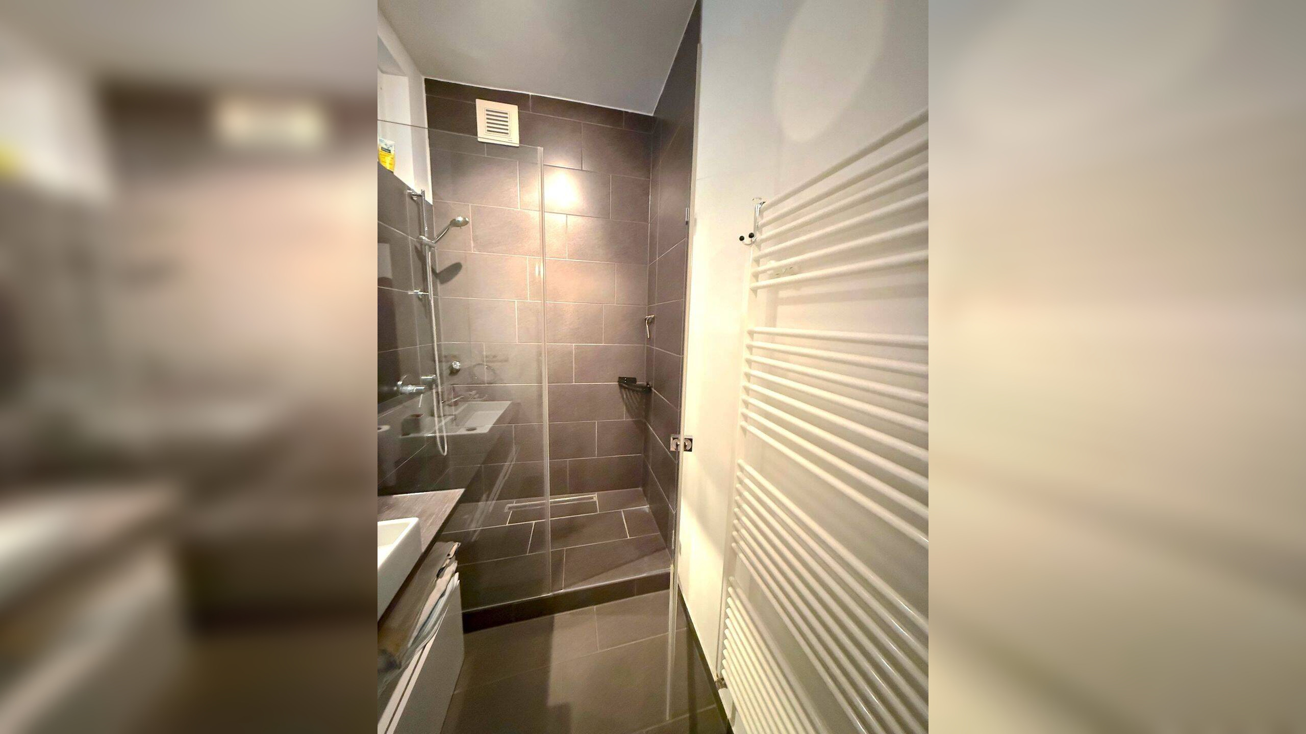 3 Zimmer Altbau WHG * Kaminanschluss * 74qm * Balkon * Küche * Bad * Gäste-WC