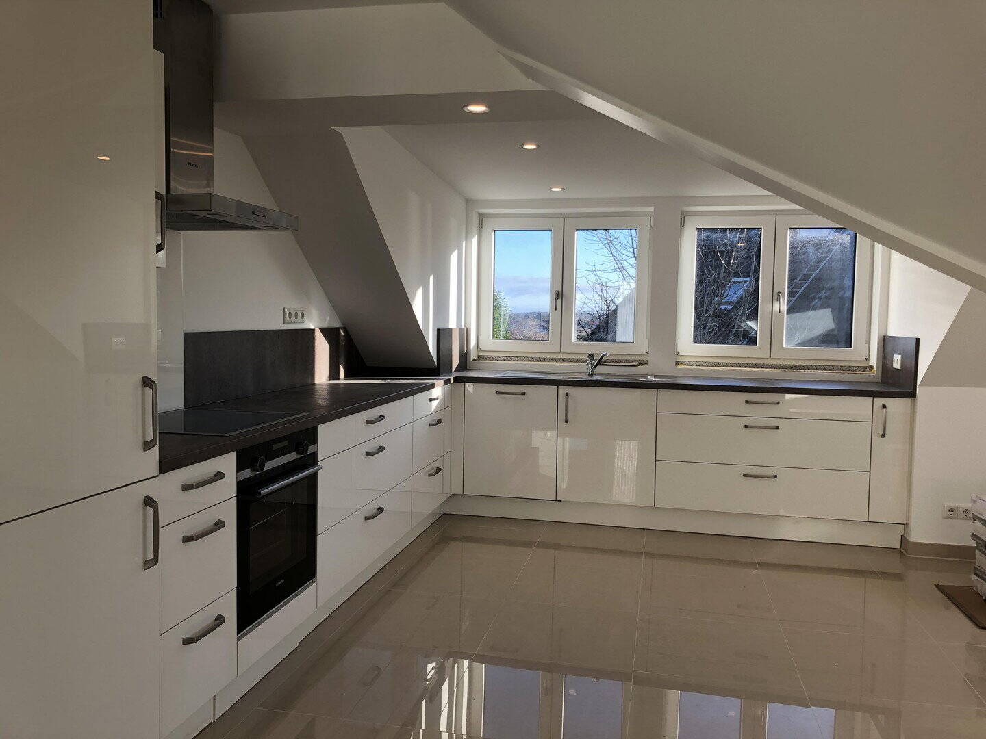 Exklusive Dachgeschosswohnung mit 2 Zimmern sowie Loggia in bevorzugter Lage von Plön, 24306 Plön