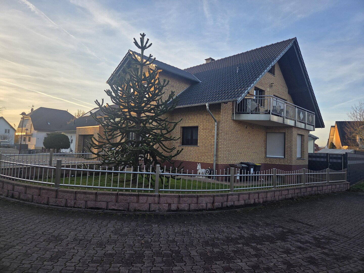 Freistehendes Zweifamilienhaus mit großem Garten, 55457 Gensingen