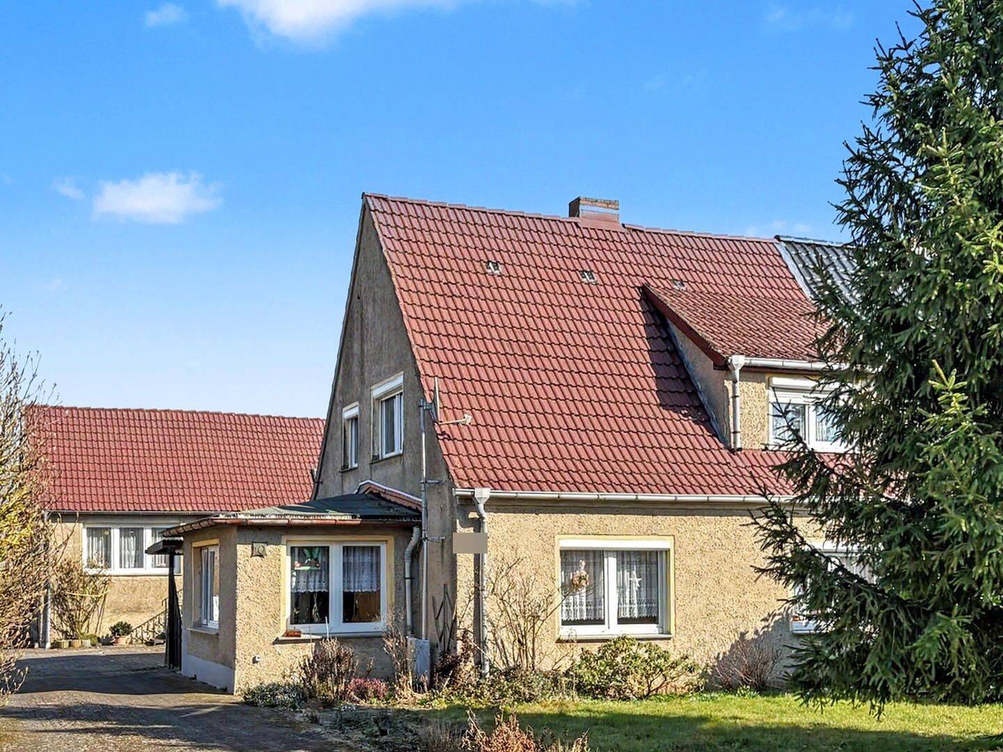 Attraktive, sanierbare Doppelhaushälfte mit großer Einliegerwohnung in Rustow (Loitz), 17121 Loitz