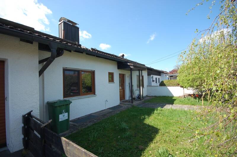 Für Gartenliebhaber – älteres 2 Familienhaus in absolut ruhiger Lage, 82054 Sauerlach