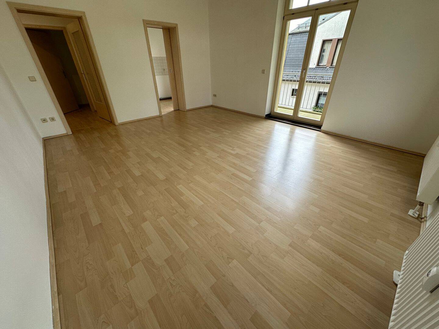 1. OG – helle Wohnräume – Bad mit Wanne -! – Chemnitz – Vorschaubild 3