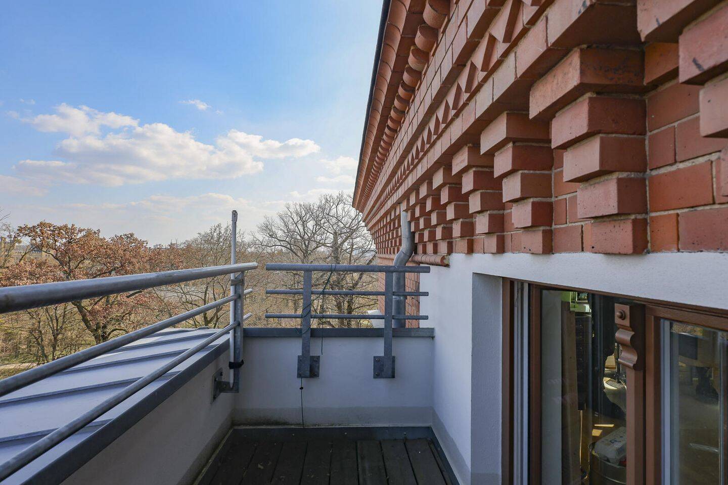 2 Zimmer Dachgeschosswohnung mit Charakter | 73 m² Wfl. | Stellplatz | Leerzug zum 1.10.2026 !, 14469 Potsdam