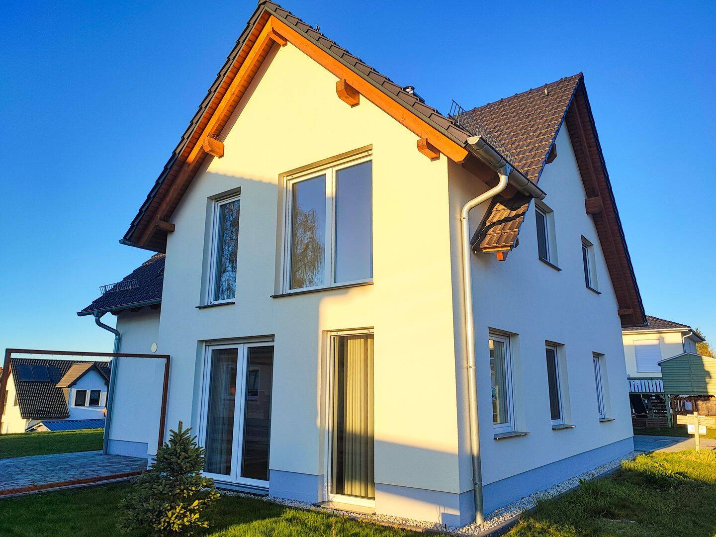 Stilvoll wohnen: massiv gemauertes Architektenhaus mit Wärmepumpe, Terrasse und Einbauküche, 4643 Geithain