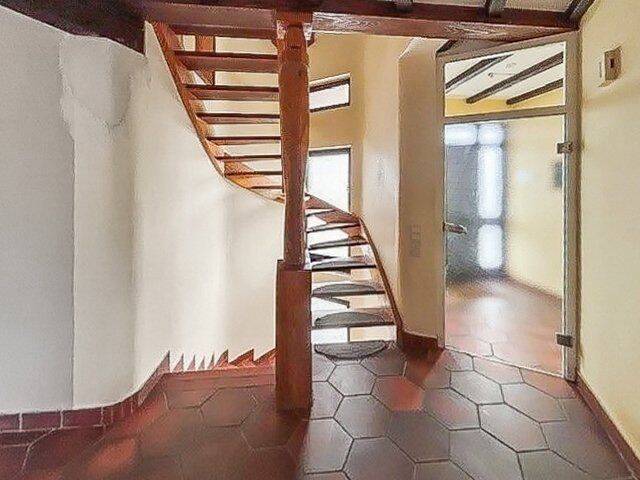Außergewöhnliches Künstlerhaus mit 3 Wohneinheiten in ruhiger Lage von Winnweiler, 67722 Winnweiler