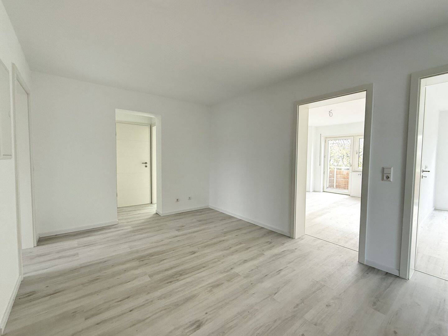 Neu renovierte 4-Zimmer-Dachwohnung mit Balkon und Blick ins Grüne – ruhiges Wohnen nahe Bretten, 75057 Kürnbach