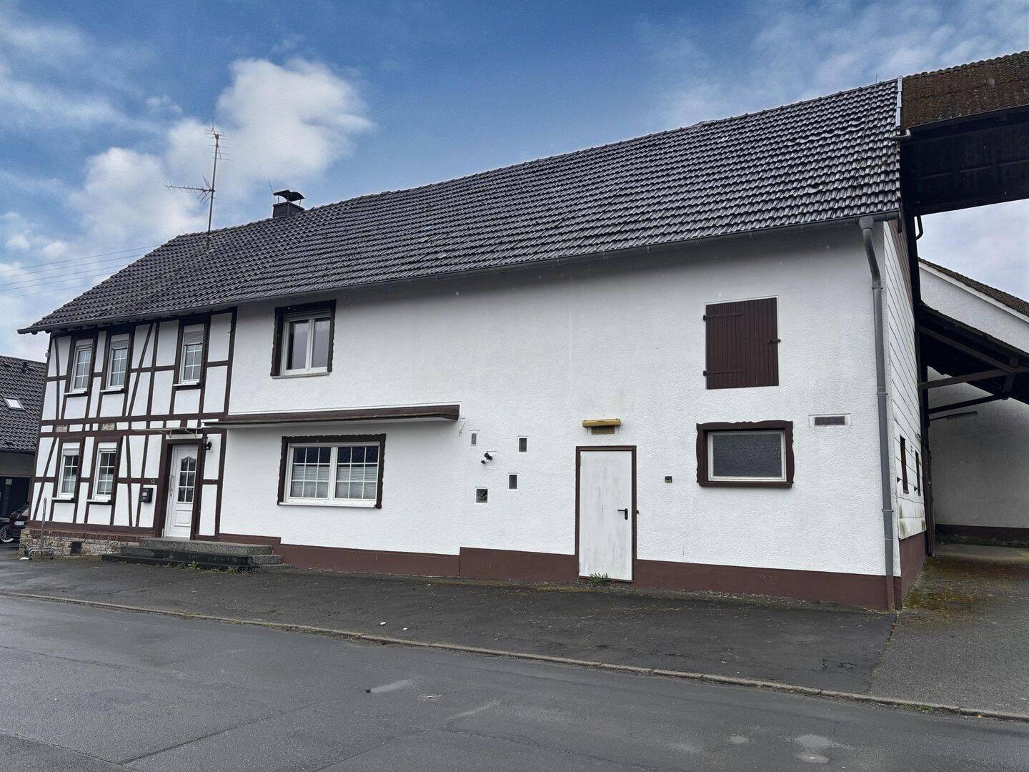 Ehemaliges Bauernhaus mit kompaktem Grundstück und Ausbaupotenzial in Ortslage!, 57635 Hasselbach