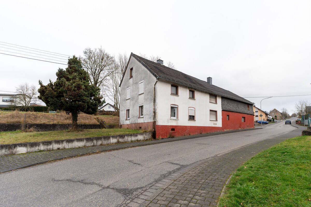 Wohnhaus mit großem Grundstück und viel Potenzial!, 56237 Deesen