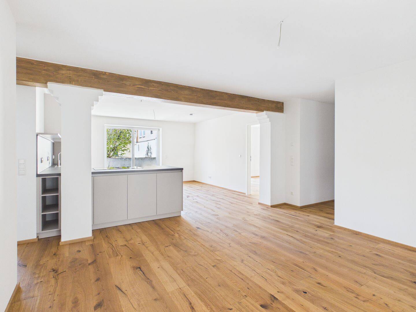 ERSTBEZUG 3-Zimmer-Wohnung nach hochwertiger Denkmalsanierung – Einbauküche/ Balkon/ Ankleide, 92224 Amberg
